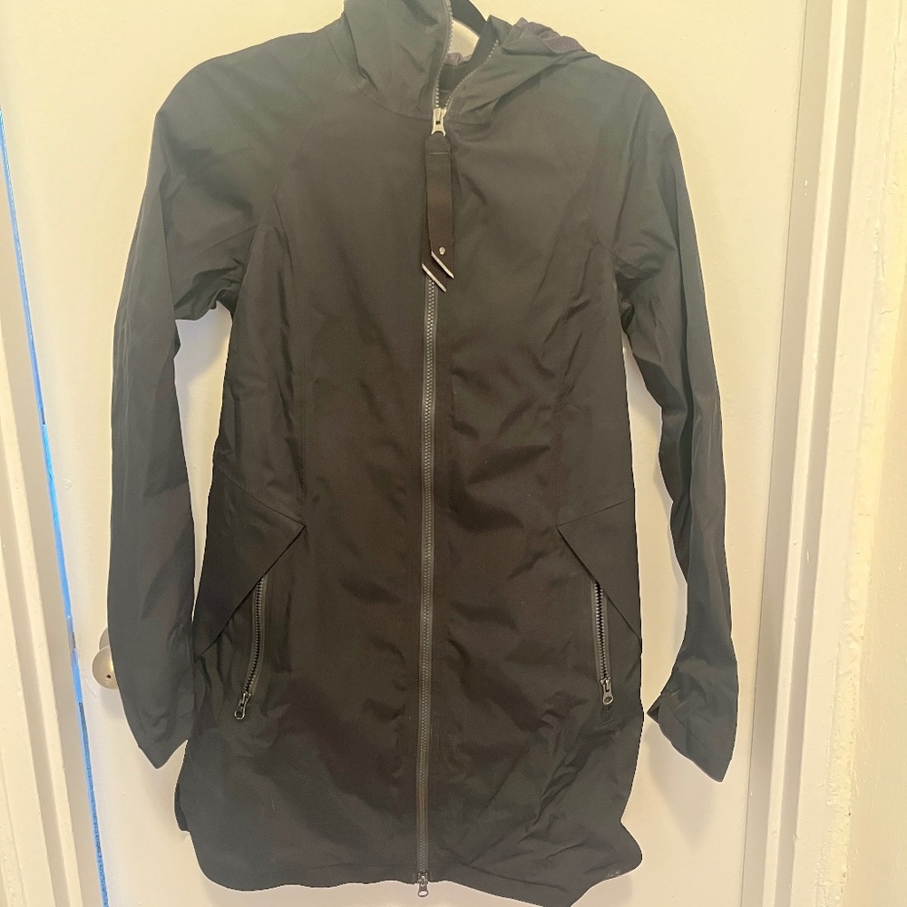 Lululemon Rain Coat - Size 6